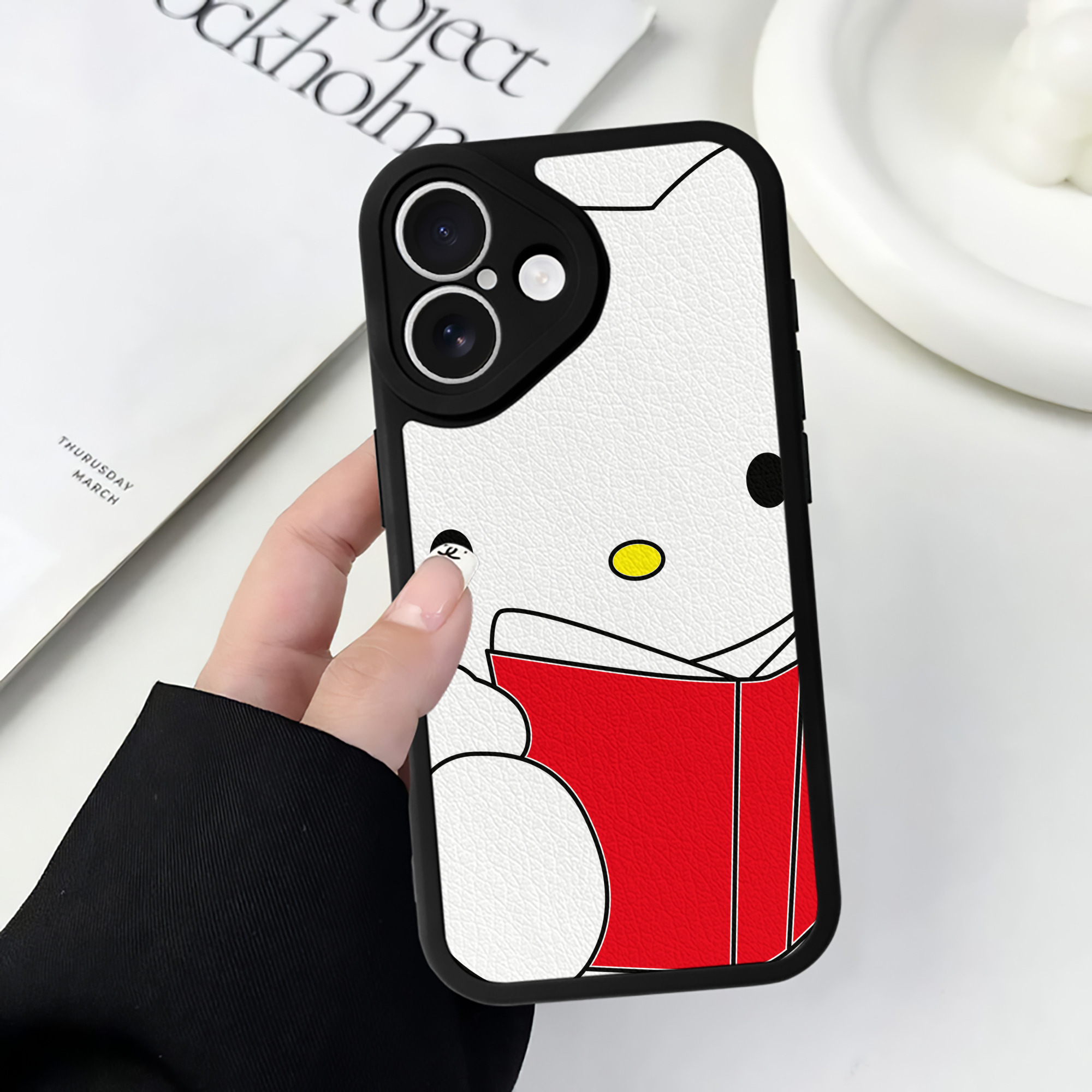 （画像用） Hello Kitty ハローキティ 【iPhone 16シリーズ対応】シリコンスマホケース（レザー調） 材質：シリコン